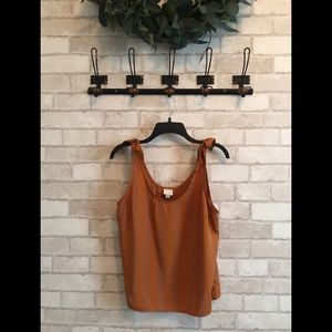 Knot-Shoulder Tank